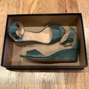 J. Crew Sandel Green Size 7